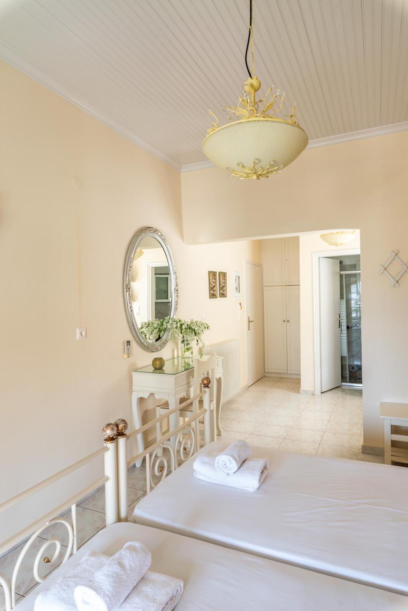Angela Studios Sivota  Luaran gambar