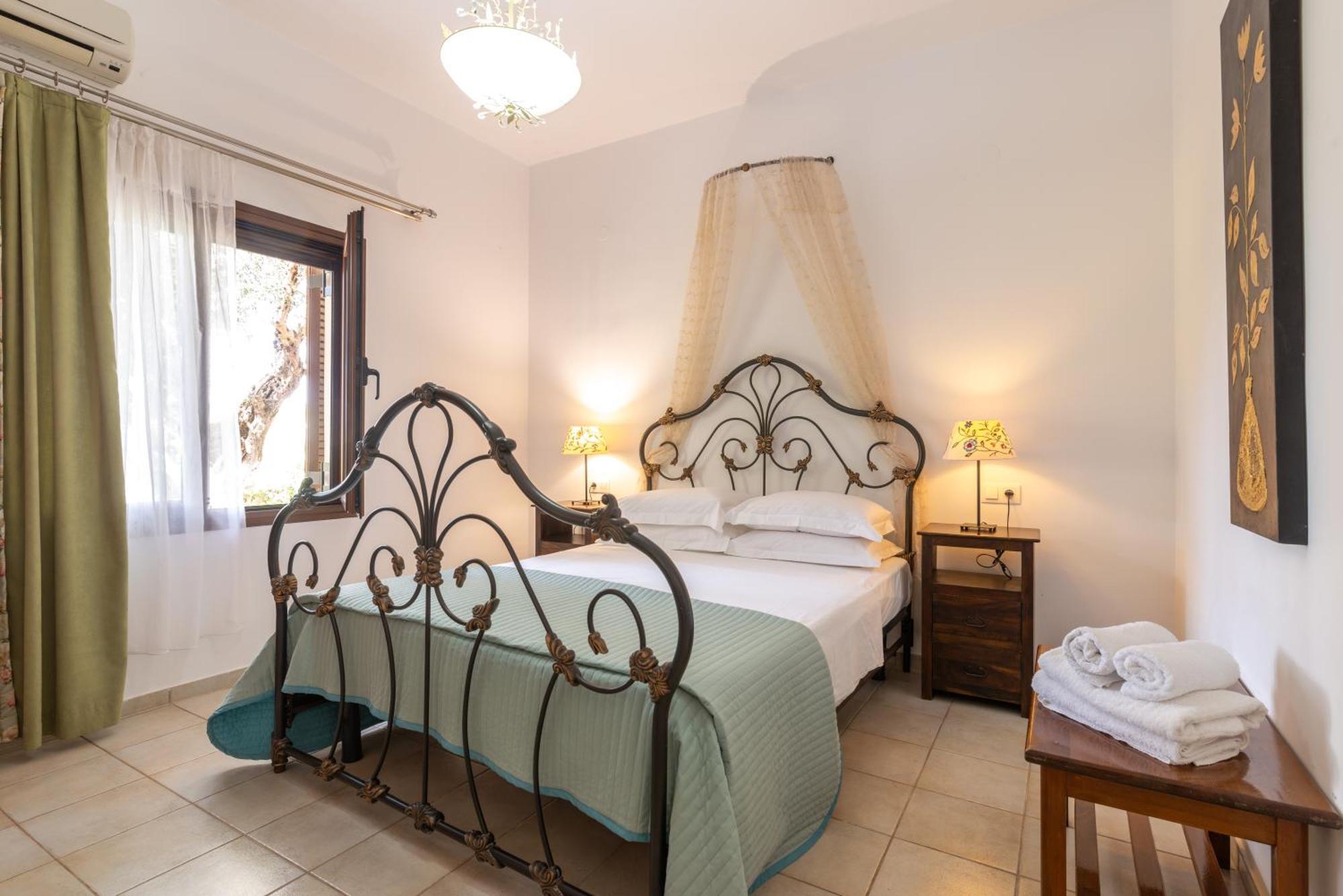 Angela Studios Sivota  Luaran gambar