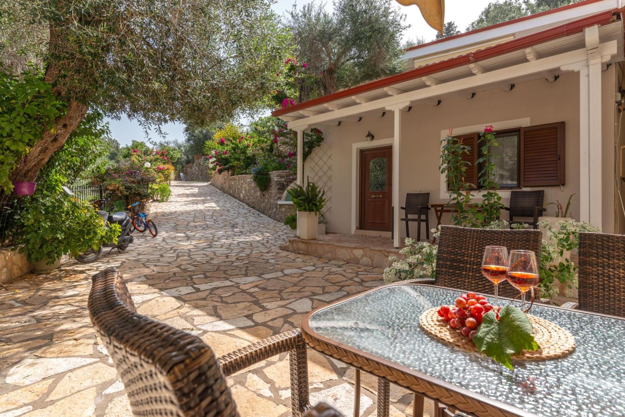 Angela Studios Sivota  Luaran gambar
