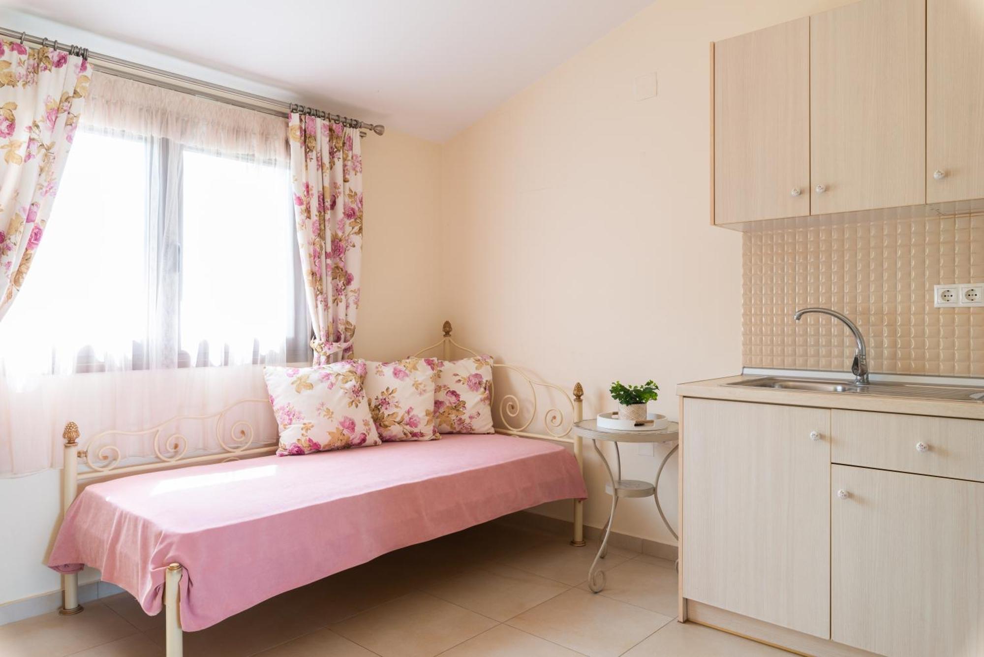 Angela Studios Sivota  Luaran gambar