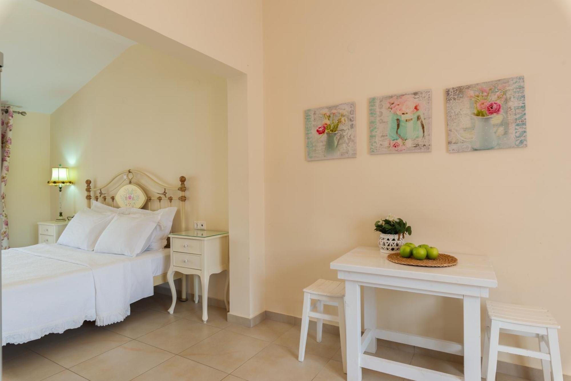 Angela Studios Sivota  Luaran gambar